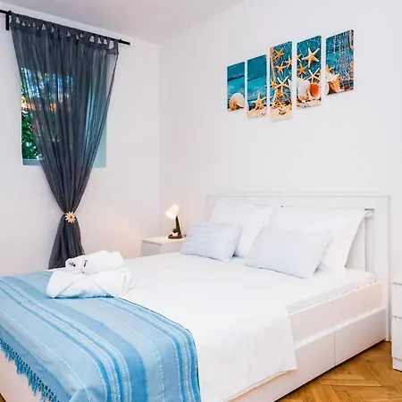 Immaculate 3-bed In Appartement *
