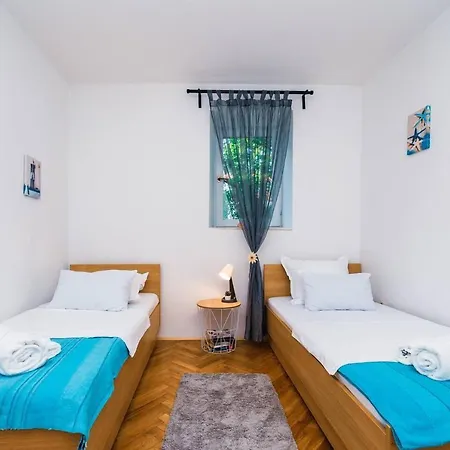 Immaculate 3-bed In Appartement *